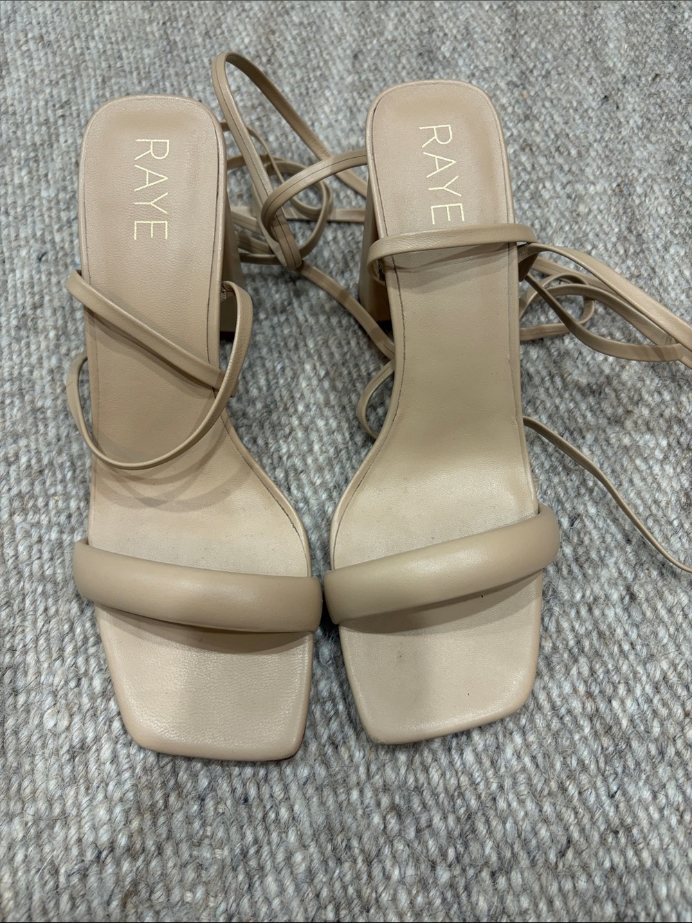 Raye Edin Heel - Picture 2 of 6